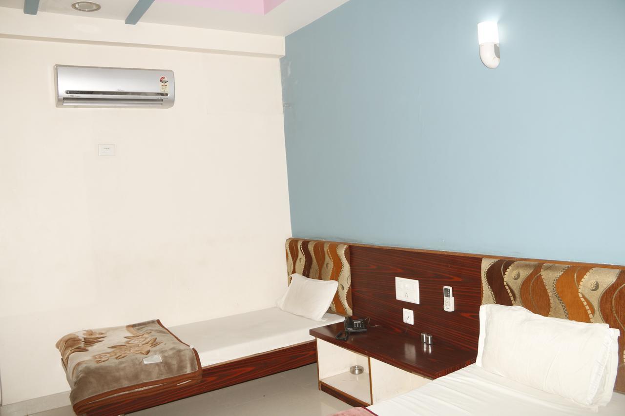 Hotel Relax Inn Banswara Buitenkant foto